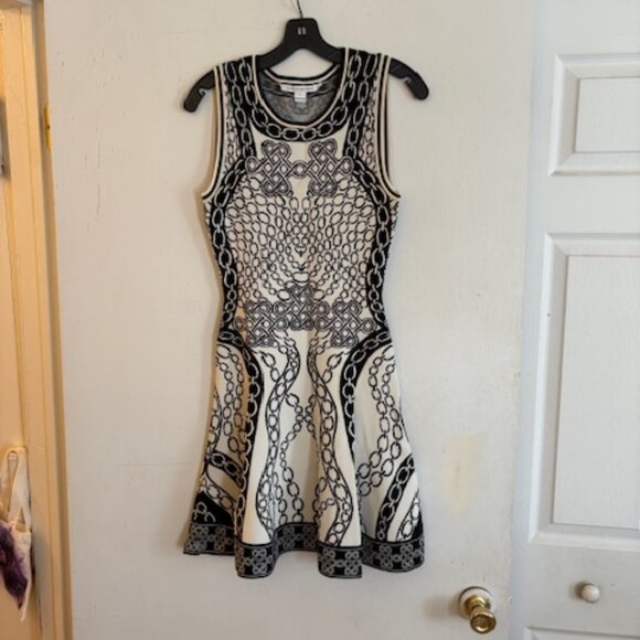 Diane Von Furstenberg Black & White Dress, Chain Link Pattern, Sz P, NWOT - Picture 5 of 6